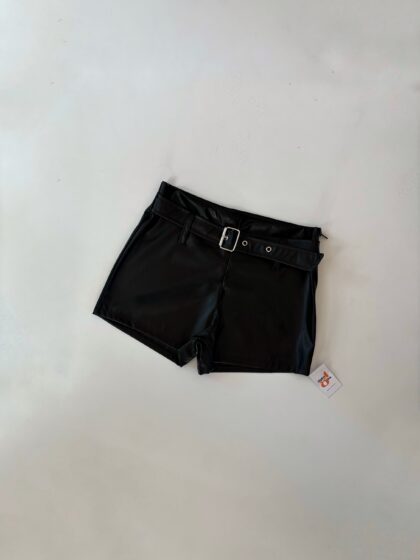 Short tiro alto cinto